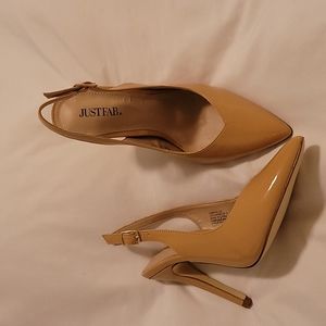Brand New sz 7  Beige Heels
